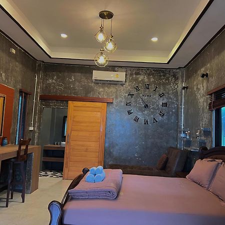 Phayam Coconut Beach Resort Koh Phayam Buitenkant foto