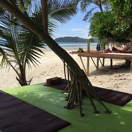 Phayam Coconut Beach Resort Koh Phayam Buitenkant foto