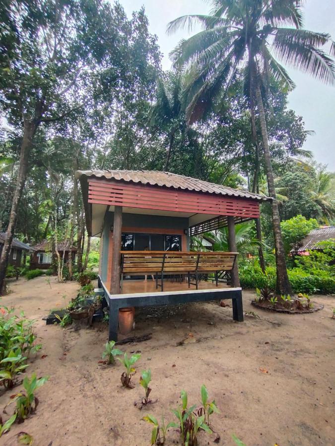 Phayam Coconut Beach Resort Koh Phayam Buitenkant foto