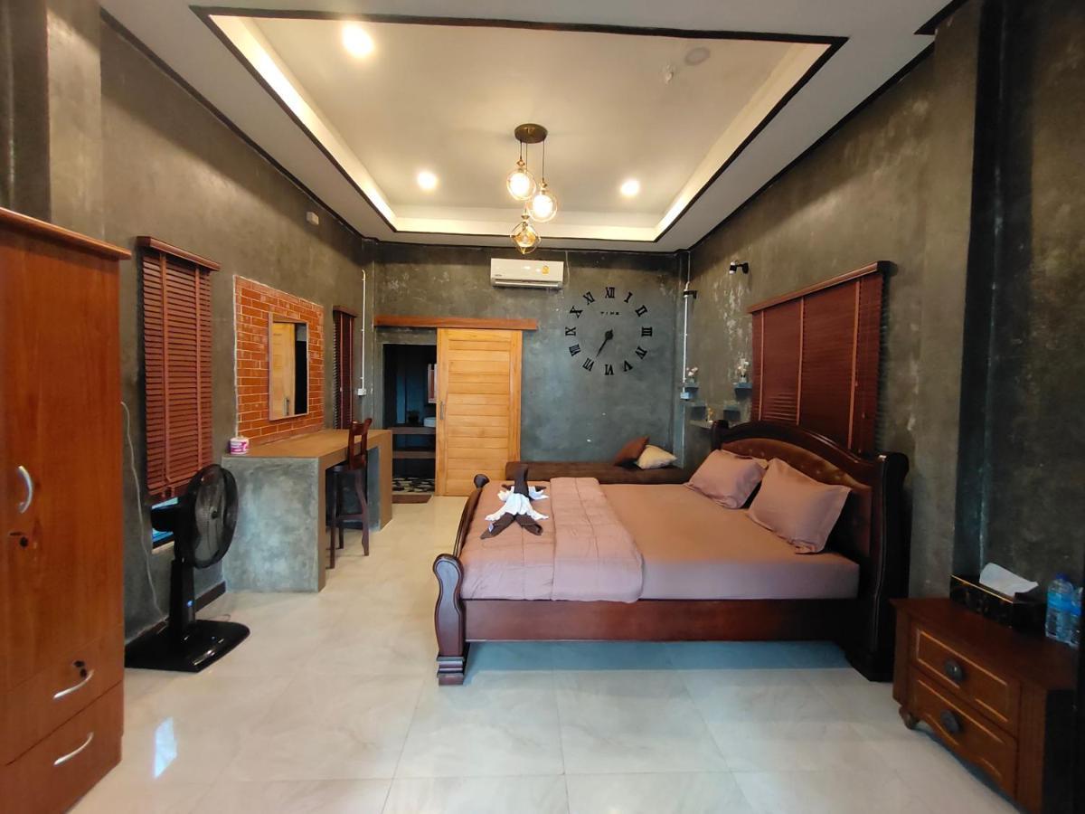 Phayam Coconut Beach Resort Koh Phayam Buitenkant foto