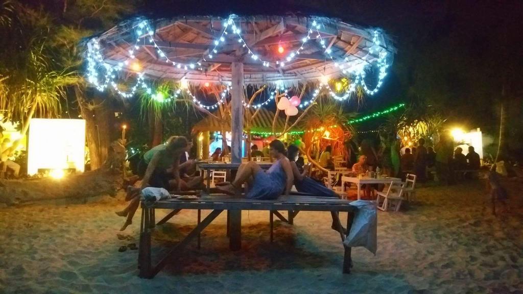 Phayam Coconut Beach Resort Koh Phayam Buitenkant foto
