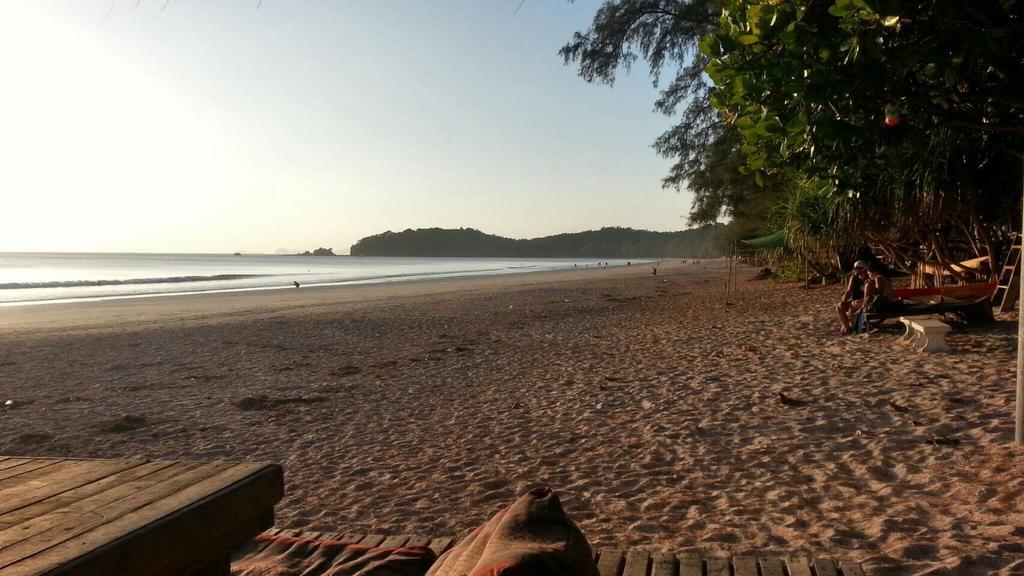 Phayam Coconut Beach Resort Koh Phayam Buitenkant foto