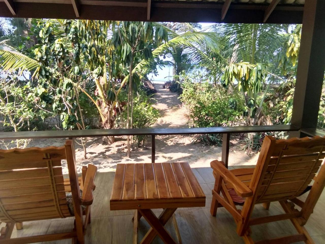Phayam Coconut Beach Resort Koh Phayam Buitenkant foto