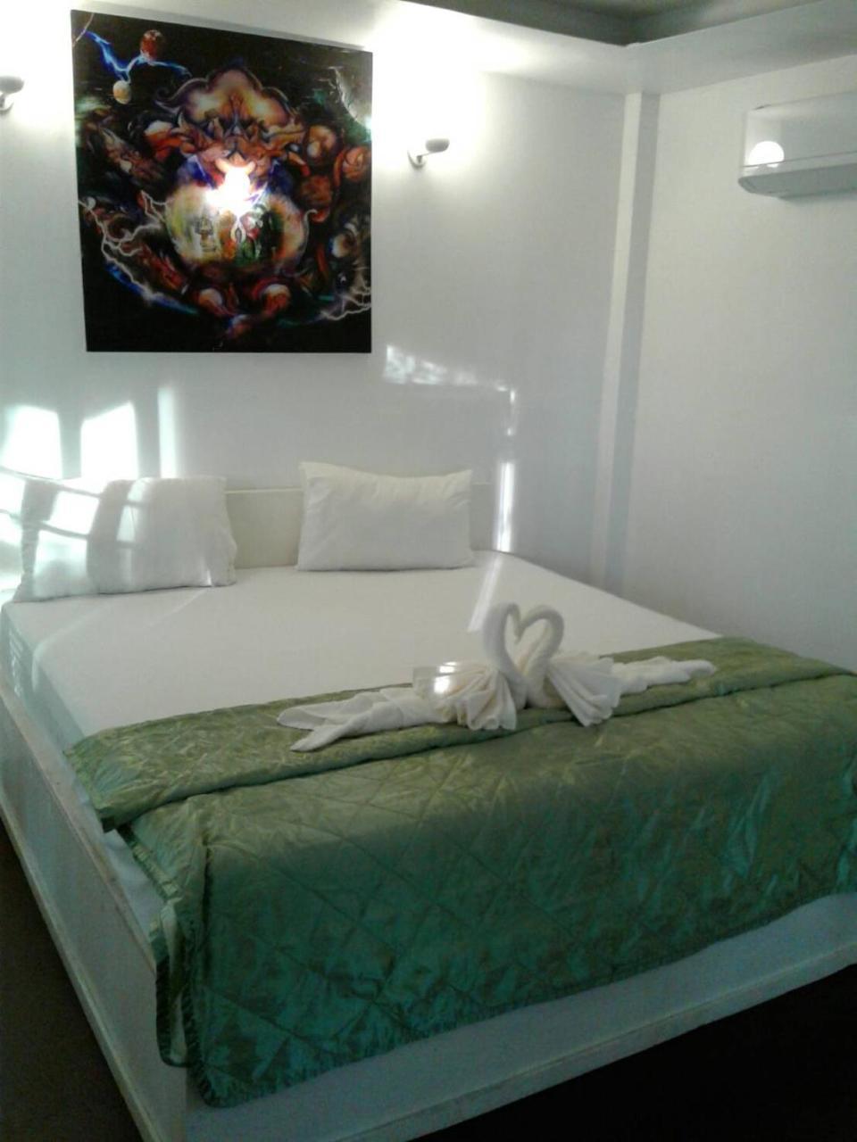 Phayam Coconut Beach Resort Koh Phayam Buitenkant foto