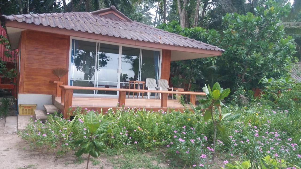 Phayam Coconut Beach Resort Koh Phayam Buitenkant foto