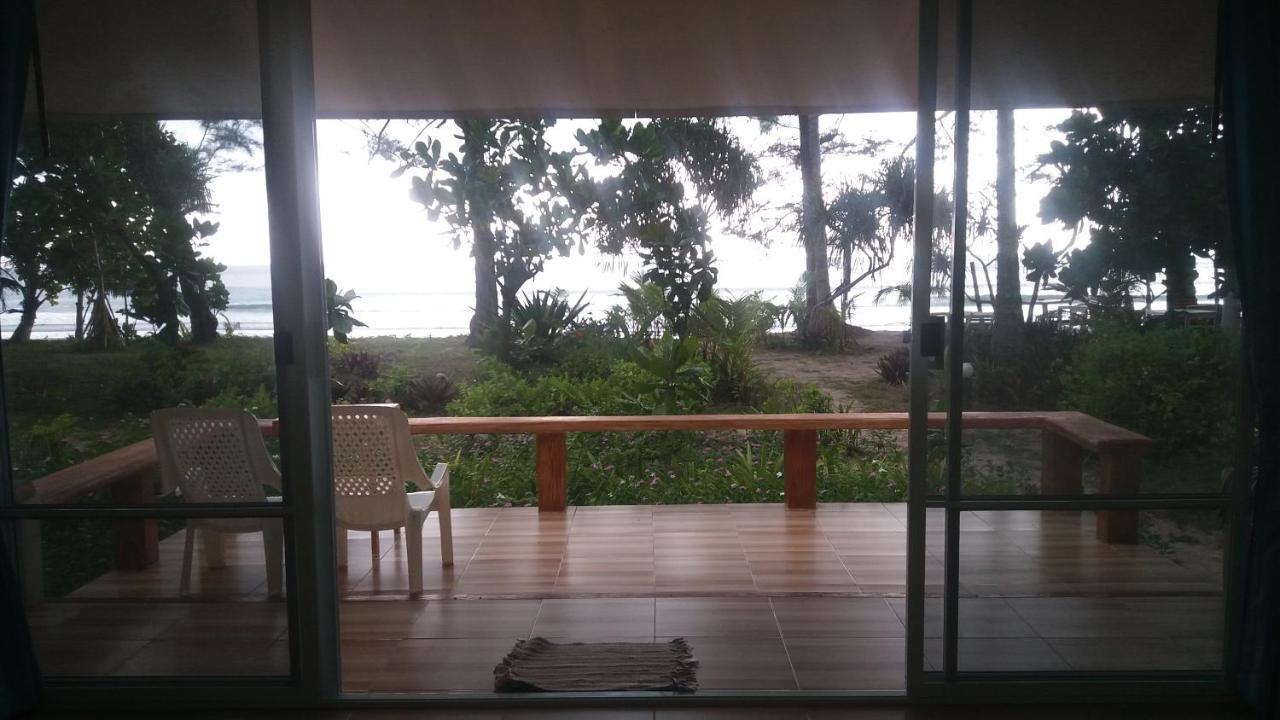 Phayam Coconut Beach Resort Koh Phayam Buitenkant foto